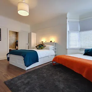 Homestay Large En-suite By The, Bournemouth