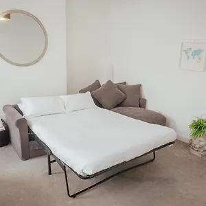 Apartment Immaculate Luxury 700 Mtrs From The, Bournemouth